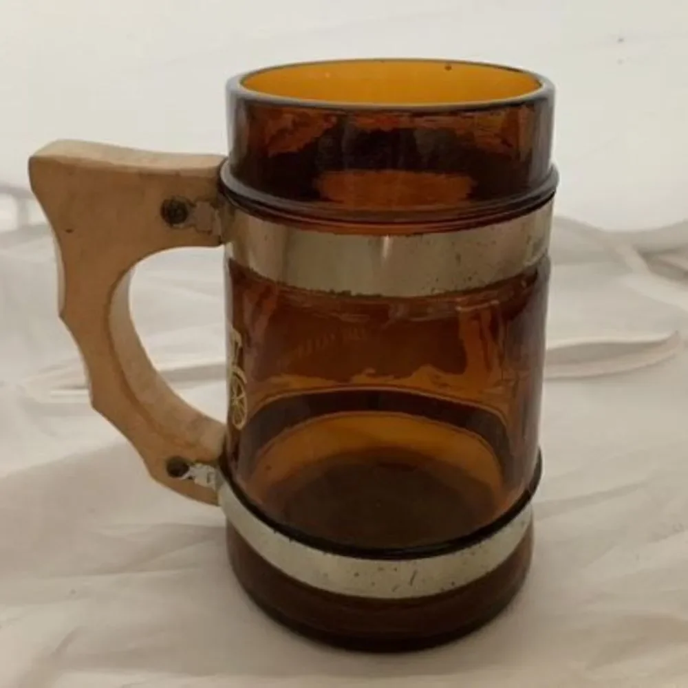 Nassau Souvenir Brown Glass Mug Wooden Handle